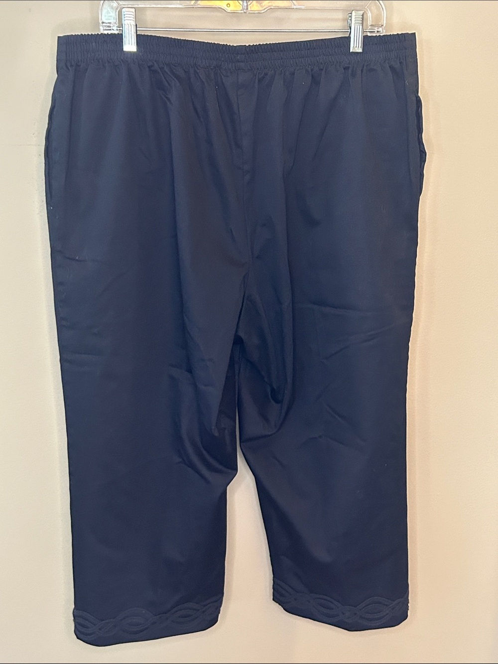 Alfred Dunner Black Pull-On Elastic Waist Capri - Picture 3 of 4